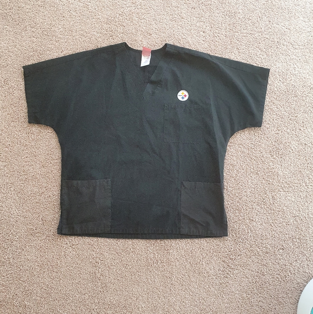 NFL Pittsburgh Stealers Scrub top size Medium in black.